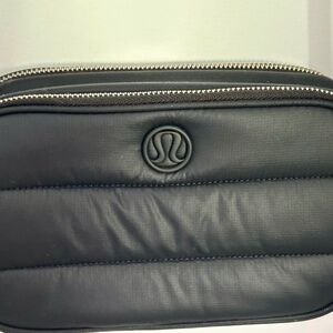 Lululemon Wunderpuff 2L black quilted crossbody camera bag